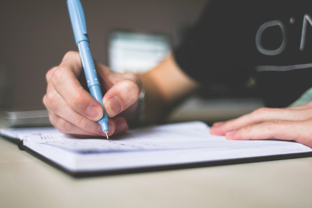 depth-of-field-desk-essay-210661 depth-of-field-desk-essay-210661